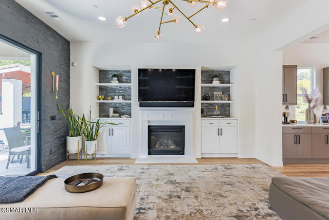 6981 Shadow Wood Drive, Moorpark CA: https://media.crmls.org/mediaz/c8a9f175-3375-4ee5-b8d9-48e7b97ad682.jpg