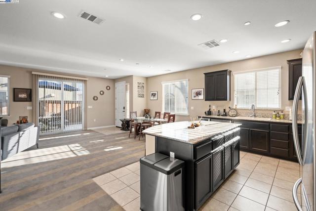 248 Alta St, Brentwood CA: https://media.crmls.org/mediaz/c8aa4be4-9c4c-4dd6-b943-640cab49c33c.jpg