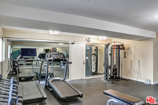 12325 Chandler Boulevard photo 4