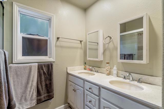 Image 11 of 23 For 22967 Maud Ave