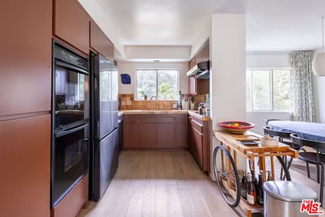 702 Cavanagh Road, Glendale CA: https://media.crmls.org/mediaz/c8ab086b-1e57-4f09-abd9-0281ccee2af6.jpg