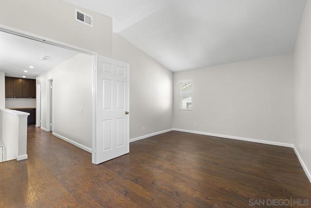 4041 Tynebourne Cir, San Diego CA: https://media.crmls.org/mediaz/c8ab38a5-5bdf-44f0-9314-e1f0e2d2793a.jpg