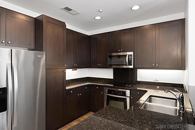 3957 30Th St, San Diego CA: https://media.crmls.org/mediaz/c8ab94de-8d03-4a3e-b57d-b6d21eecb429.jpg