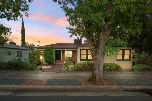 1901 Chestnut Street, Redding CA: https://media.crmls.org/mediaz/c8ac6c95-c243-420a-a198-561207032907.jpg
