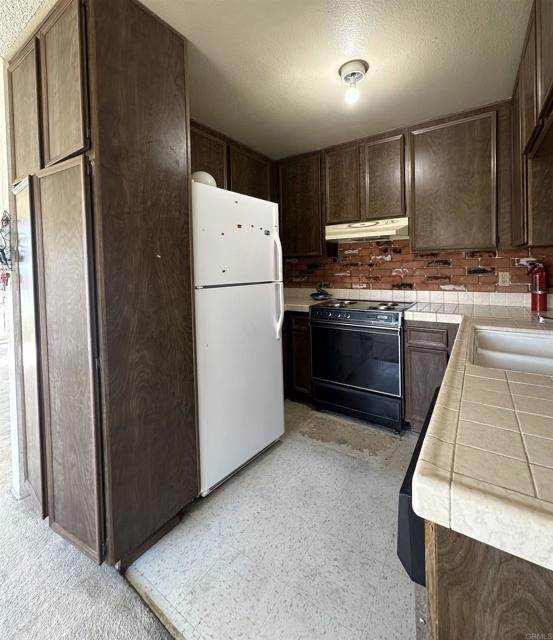 Detail Gallery Image 4 of 15 For 462 Bluffview Rd, Spring Valley,  CA 91977 - 3 Beds | 2 Baths