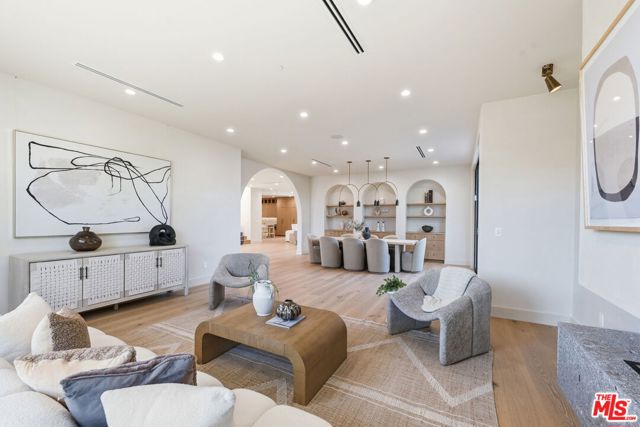 5 Bed Home for Sale in Encino, California