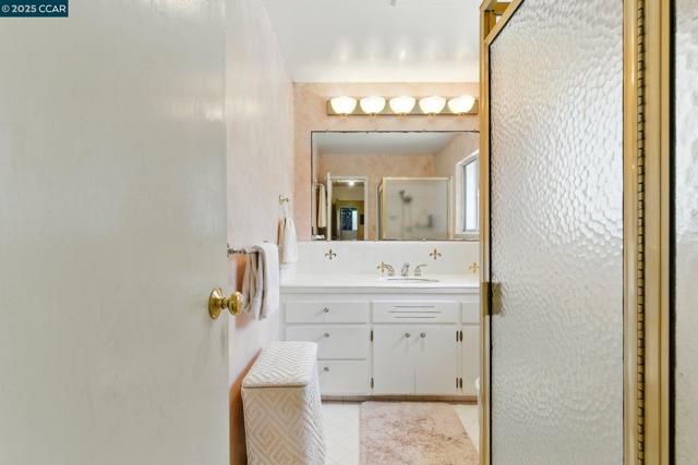 3363 Mcgraw Ln, Lafayette CA: https://media.crmls.org/mediaz/c8ad76c8-25a6-4ae0-bf4b-1c5697cf31ba.jpg