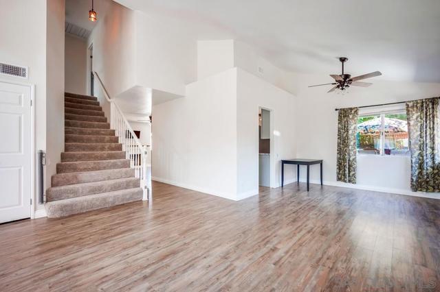 40037 Amberley Cir, Temecula CA: https://media.crmls.org/mediaz/c8ad7727-6713-4bbf-8f09-3f6dd8cc056e.jpg