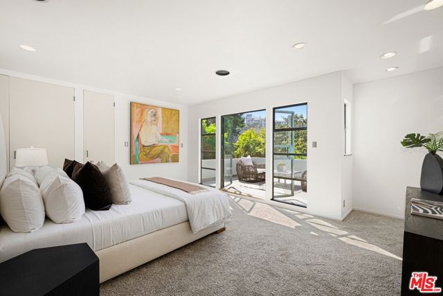 2477 Canyon Oak Drive, Los Angeles CA: https://media.crmls.org/mediaz/c8adb927-4b6c-472a-ab87-20ebb15c478b.jpg