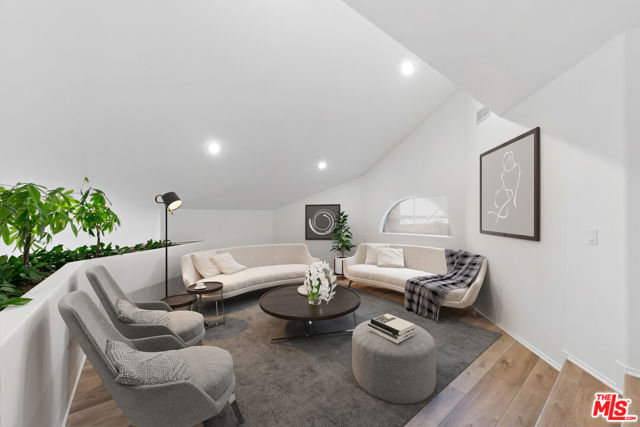 32215 Pacific Coast Highway, Malibu CA: https://media.crmls.org/mediaz/c8ade1c4-2ea3-43c1-b958-d518892ff3d5.jpg