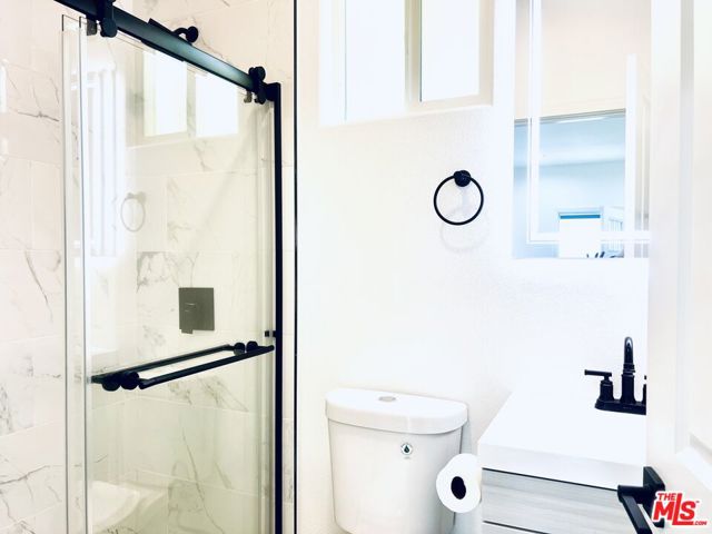 247 S CATALINA Avenue, Pasadena CA: https://media.crmls.org/mediaz/c8adf1ec-79df-4630-9c75-1e958be584a0.jpg
