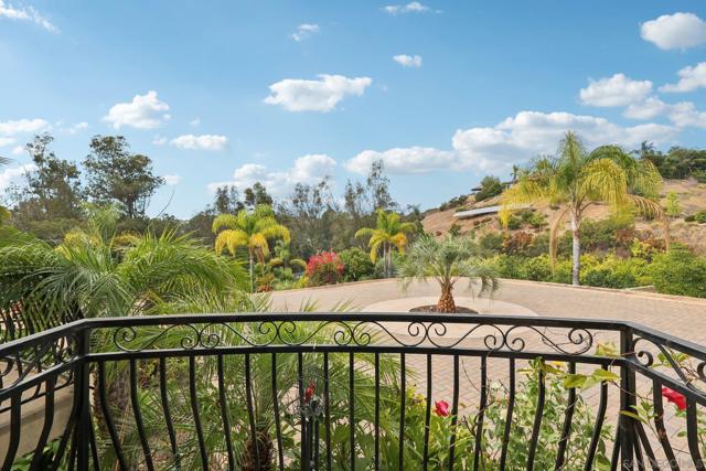 15035 Orchard View Dr, Poway CA: https://media.crmls.org/mediaz/c8ae3b4b-a57e-4e63-944f-80a2dcec82bd.jpg