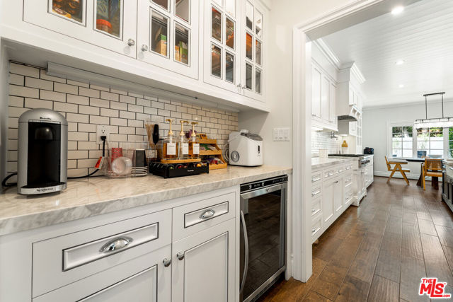 4469 Stern Avenue, Sherman Oaks CA: https://media.crmls.org/mediaz/c8ae4914-4761-4858-ac39-8b35cdf0bfa2.jpg
