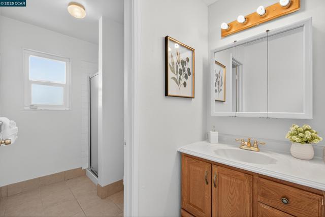 3904 Meadowbrook Cir, Pittsburg CA: https://media.crmls.org/mediaz/c8ae7682-a481-431c-b97f-ac6a9b52ef05.jpg