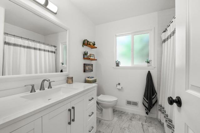 1 Malibu Court, Clayton CA: https://media.crmls.org/mediaz/c8aeb0d1-fc4c-4565-8908-1bf59b3c888e.jpg