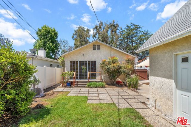 2534 Wellesley Avenue, Los Angeles CA: https://media.crmls.org/mediaz/c8af0ca8-3265-42b0-8699-60c0fd0c5317.jpg