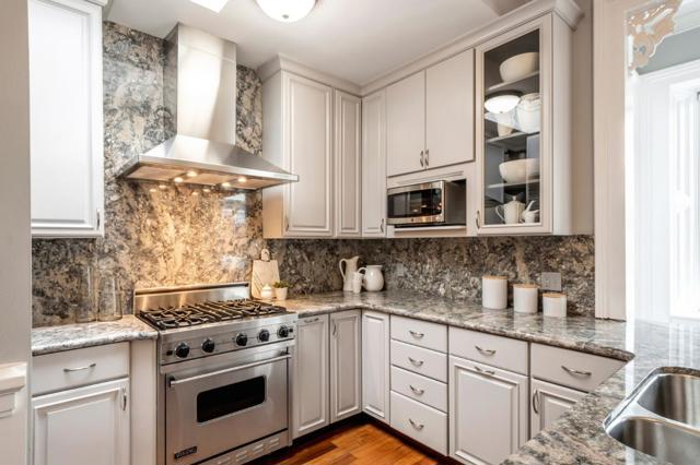 4087 17th Street, San Francisco CA: https://media.crmls.org/mediaz/c8b04b95-5d73-4ace-a927-4109f3b24688.jpg