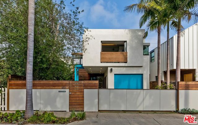 832 Superba Avenue, Venice CA: https://media.crmls.org/mediaz/c8b17375-f854-4f36-b405-e4c51ee52b6d.jpg