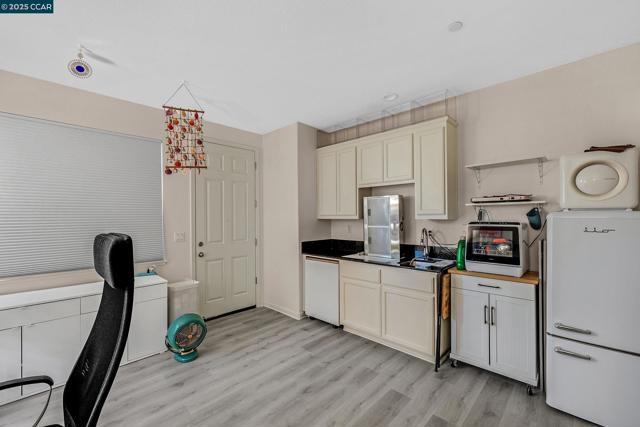 210 Belle Harbor Circle, Pittsburg CA: https://media.crmls.org/mediaz/c8b1cda1-b5ed-44ad-b112-b7c7a7ef3e6d.jpg