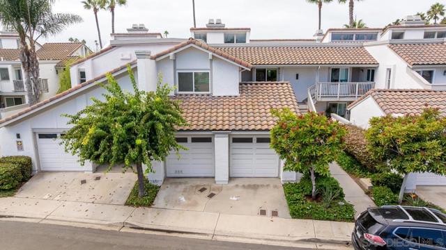94 Kingston Ct W, Coronado CA: https://media.crmls.org/mediaz/c8b1fd2c-3942-40fb-8a67-72141ce7c54a.jpg