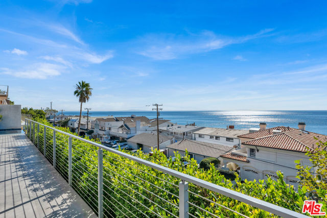 25423 Malibu Road, Malibu CA: https://media.crmls.org/mediaz/c8b230e0-b5da-4ebe-9ef6-43433e1bfd31.jpg