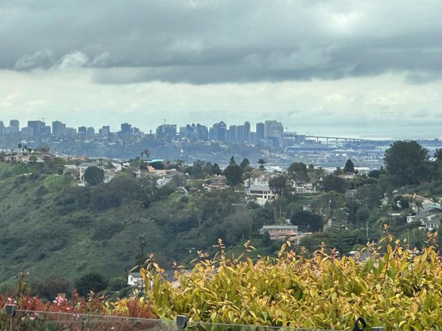 6544 Caminito Northland, La Jolla CA: https://media.crmls.org/mediaz/c8b2efd1-b012-4c63-b88e-8ba40f9a42e0.jpg