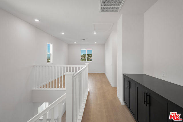 23725 Orange Blossom Dr, Newhall CA: https://media.crmls.org/mediaz/c8b3cd53-8e28-495d-834f-6fde508ea79d.jpg