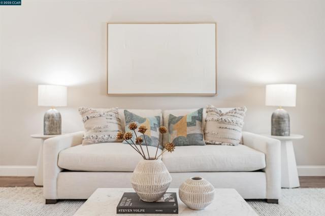 2329 Sweetwater Dr, Martinez CA: https://media.crmls.org/mediaz/c8b3cde9-58a9-4387-85bb-47ae9eb62f4f.jpg