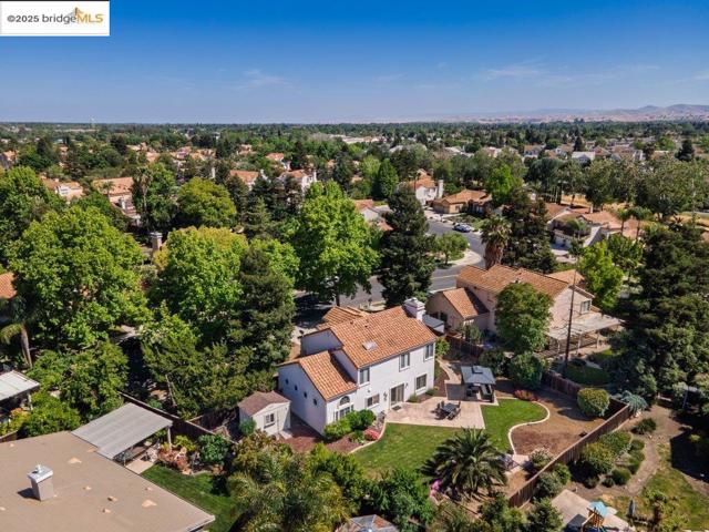 1281 Sea Vista Dr, Brentwood CA: https://media.crmls.org/mediaz/c8b3dbc3-6c06-457d-8b6a-55171b89321e.jpg