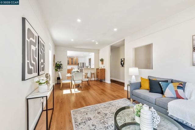 941 45Th St, Oakland CA: https://media.crmls.org/mediaz/c8b53d67-09ec-4714-bb66-b60f33694d1c.jpg