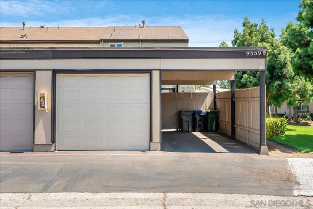 9559 Cottonwood Ave, Santee, California 92071, 3 Bedrooms Bedrooms, ,1 BathroomBathrooms,Townhouse,For Sale,Cottonwood Ave,240018661SD