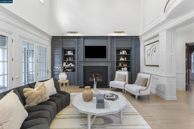 1826 Alameda Diablo, Diablo CA: https://media.crmls.org/mediaz/c8b5d161-af9c-4eda-b8bb-b11f9528236b.jpg