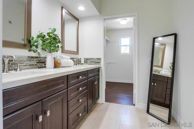 12709 Treeridge Ter, Poway CA: https://media.crmls.org/mediaz/c8b5fb45-bb19-4e7c-aacf-f47ee4328885.jpg