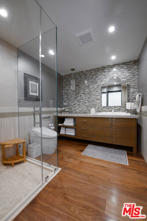 3000 Cornwall Drive, Glendale CA: https://media.crmls.org/mediaz/c8b601dc-8bb7-49d2-a277-6ca6f1ec25fe.jpg