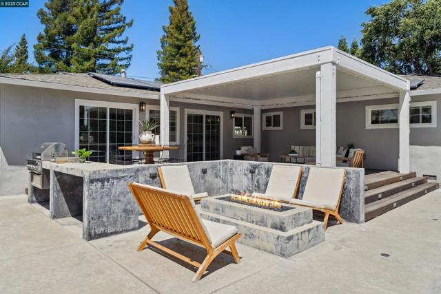 1519 Sunny Ct, Walnut Creek CA: https://media.crmls.org/mediaz/c8b62156-fb2e-4dfa-95d9-6ef4dc0200f4.jpg