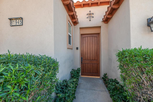 81945 Golden Star Way, La Quinta CA: https://media.crmls.org/mediaz/c8b64834-4176-4dd7-8db8-5657fa49fb9a.jpg