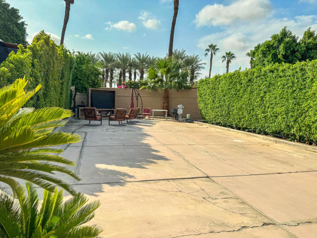 80394 Ave 48, Indio CA: https://media.crmls.org/mediaz/c8b66931-13b8-4e1c-9fa3-bdfe9d2858aa.jpg