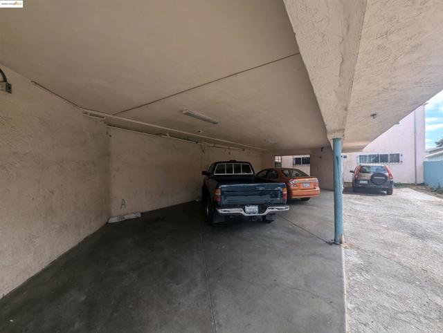 1818 Rosedale Avenue, Oakland CA: https://media.crmls.org/mediaz/c8b68f2d-dfac-4ec8-b124-8261d8d42f46.jpg