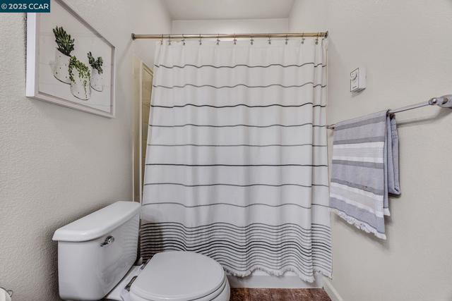 6939 Mariposa Cir, Dublin CA: https://media.crmls.org/mediaz/c8b69566-0356-46c0-8c55-ed675b04c300.jpg