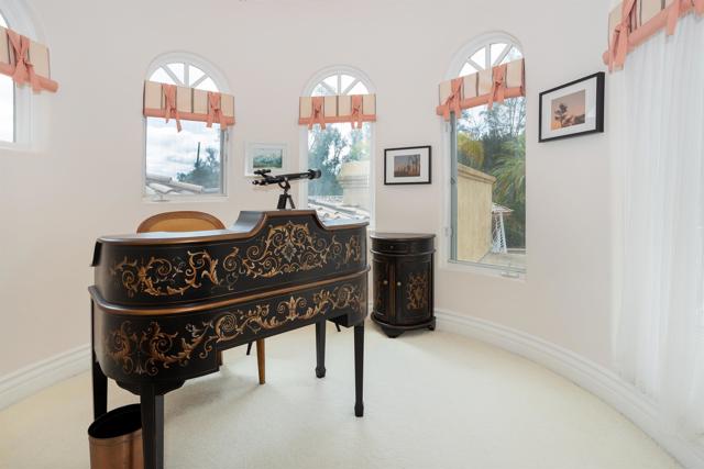 13645 Paseo De La Huerta, Poway CA: https://media.crmls.org/mediaz/c8b6bd6c-907a-4f51-a421-8f2080ceeaaf.jpg