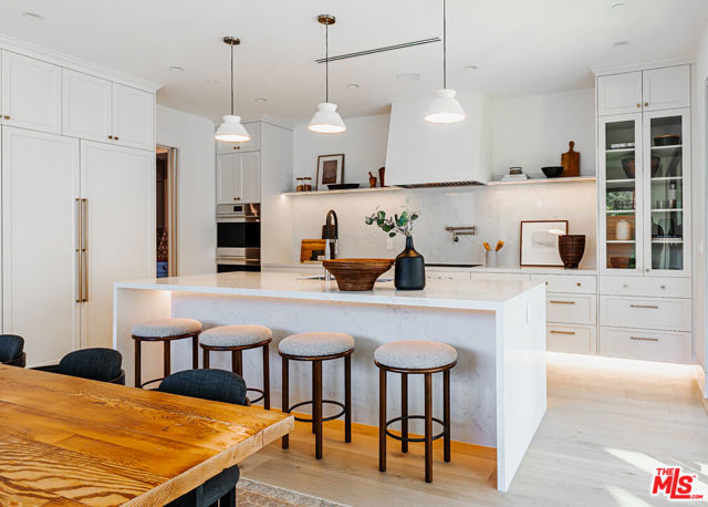 3076 Glenhurst Avenue, Los Angeles CA: https://media.crmls.org/mediaz/c8b7022e-d66b-46f3-aa5c-2473e1226a80.jpg