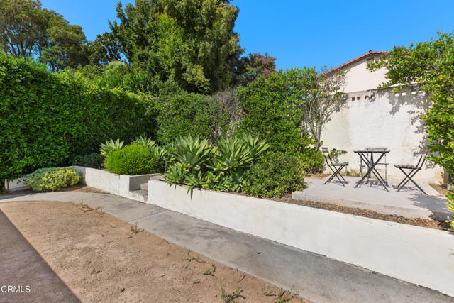 1184 Arden Road, Pasadena CA: https://media.crmls.org/mediaz/c8b71e94-c487-4a92-89cf-b589e9340588.jpg