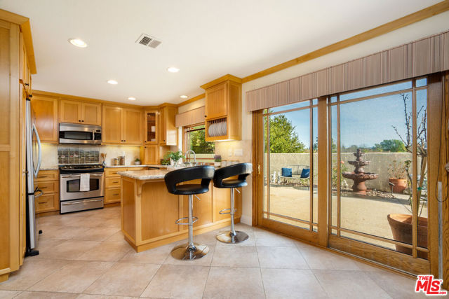 3086 Indian Mesa Drive, Thousand Oaks CA: https://media.crmls.org/mediaz/c8b76430-e6bb-4edd-98b0-ccd6dc5033a4.jpg
