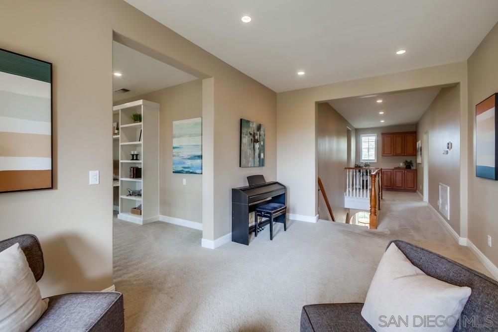 MLS #250025773SD img 25