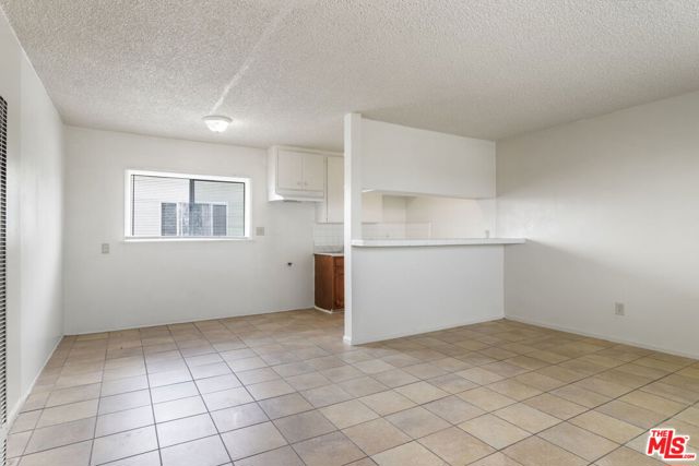 11204 S Broadway, Los Angeles CA: https://media.crmls.org/mediaz/c8b802bd-bd44-4412-8980-413ebf425383.jpg