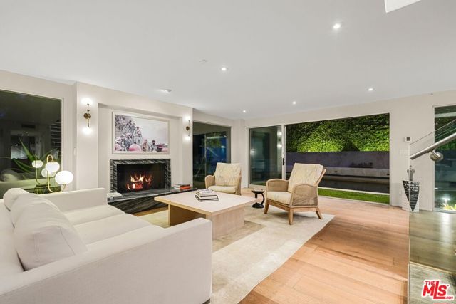 7712 Chandelle Place, Los Angeles CA: https://media.crmls.org/mediaz/c8b81d33-df64-4962-a580-71858780b47d.jpg