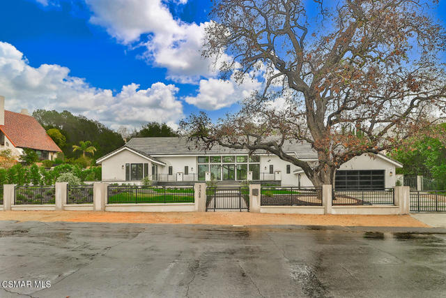 31754 Foxfield Drive, Westlake Village CA: https://media.crmls.org/mediaz/c8b8e43b-a084-4e84-8d53-c3fc1256fe4d.jpg
