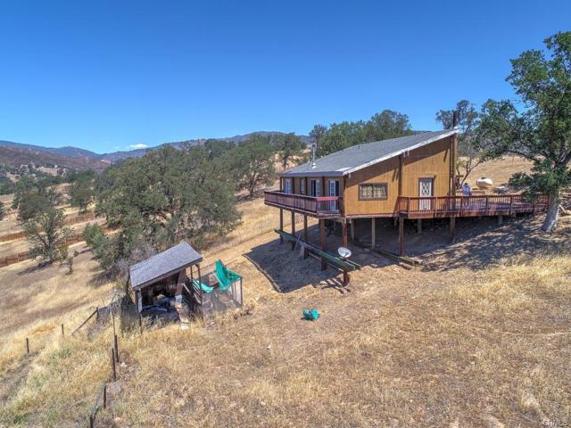 2399 Indian Hill Road, Clearlake Oaks CA: https://media.crmls.org/mediaz/c8b93273-82cd-4e9e-8da0-e99b58fb26ba.jpg