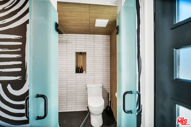 1940 N Avenue 51, Los Angeles CA: https://media.crmls.org/mediaz/c8b948b4-5155-47a7-83d2-43db4ba279a8.jpg