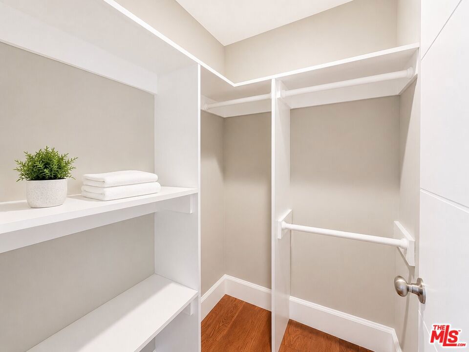 https://media.crmls.org/mediaz/c8b95663-b48c-4c70-946e-3fea26a0057d.jpg?preset=X-Large